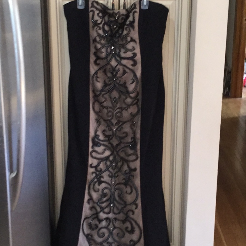 Dress - Picture 2 of 9